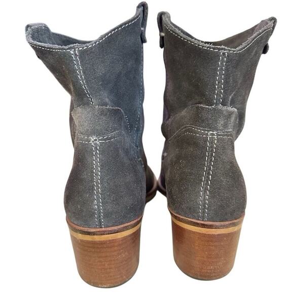 Dolce Vita Women’s Gray Suede Ankle Booties Block Heel 7.5 by trying on - Picture 5 of 7